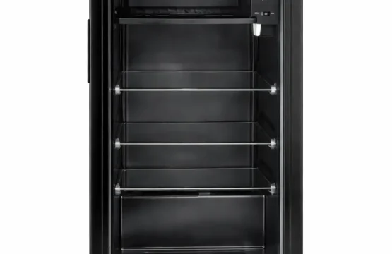 ثلاجة عرض مشروبات بباب زجاجي مع فريزر داخلي – لون أسود